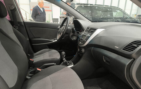 Hyundai Solaris II рестайлинг, 2013 год, 550 000 рублей, 13 фотография