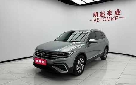Volkswagen Tiguan II, 2022 год, 2 350 000 рублей, 1 фотография