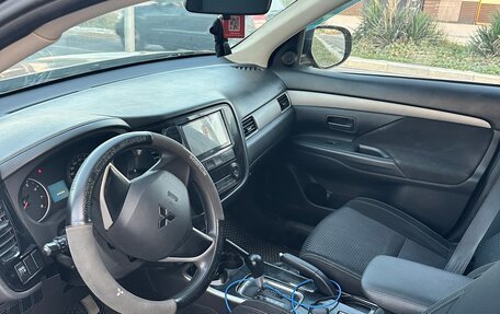 Mitsubishi Outlander III рестайлинг 3, 2017 год, 1 120 000 рублей, 5 фотография