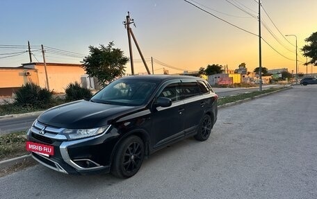 Mitsubishi Outlander III рестайлинг 3, 2017 год, 1 120 000 рублей, 2 фотография