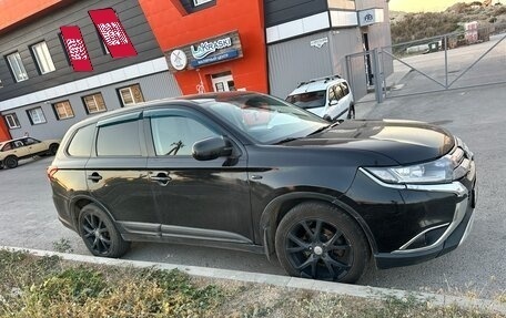 Mitsubishi Outlander III рестайлинг 3, 2017 год, 1 120 000 рублей, 3 фотография