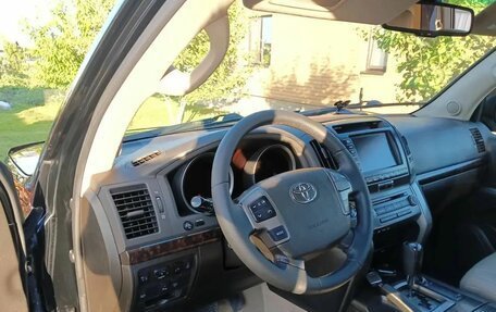 Toyota Land Cruiser 200, 2011 год, 2 900 000 рублей, 9 фотография