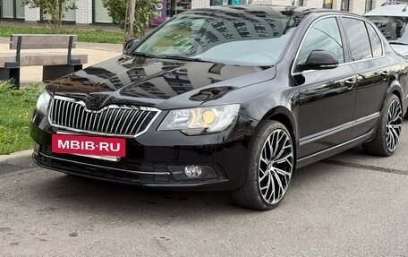 Skoda Superb III рестайлинг, 2013 год, 1 100 000 рублей, 2 фотография