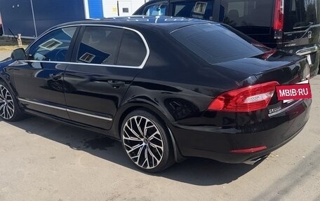 Skoda Superb III рестайлинг, 2013 год, 1 100 000 рублей, 7 фотография