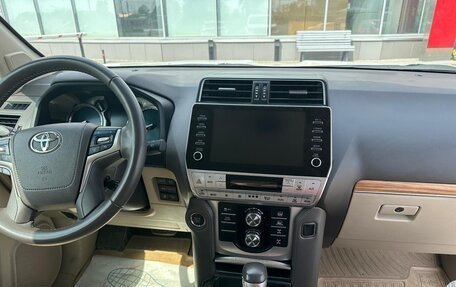 Toyota Land Cruiser Prado 150 рестайлинг 2, 2021 год, 6 500 000 рублей, 6 фотография