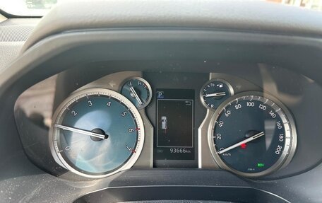 Toyota Land Cruiser Prado 150 рестайлинг 2, 2021 год, 6 500 000 рублей, 11 фотография