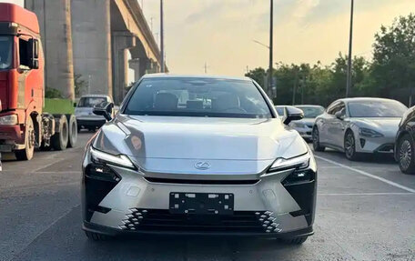 Lexus ES, 2026 год, 6 400 000 рублей, 2 фотография