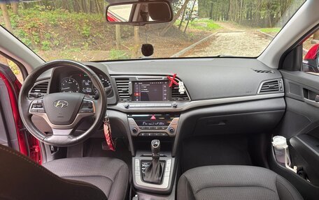 Hyundai Elantra VI рестайлинг, 2018 год, 1 700 000 рублей, 6 фотография