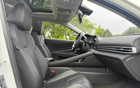 Hyundai Elantra, 2023 год, 1 750 000 рублей, 10 фотография
