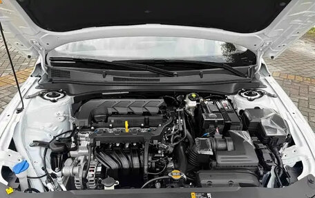 Hyundai Elantra, 2023 год, 1 750 000 рублей, 12 фотография