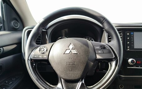 Mitsubishi Outlander III рестайлинг 3, 2020 год, 1 799 000 рублей, 14 фотография