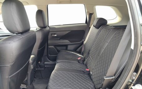 Mitsubishi Outlander III рестайлинг 3, 2020 год, 1 799 000 рублей, 10 фотография