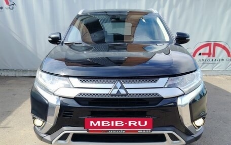 Mitsubishi Outlander III рестайлинг 3, 2020 год, 1 799 000 рублей, 5 фотография