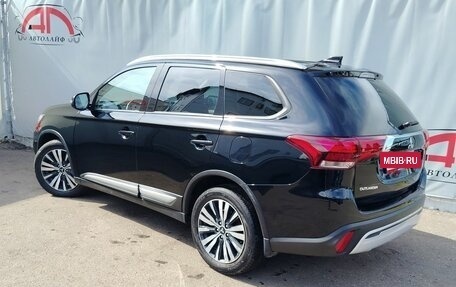 Mitsubishi Outlander III рестайлинг 3, 2020 год, 1 799 000 рублей, 3 фотография