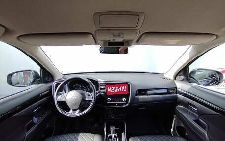 Mitsubishi Outlander III рестайлинг 3, 2020 год, 1 799 000 рублей, 13 фотография