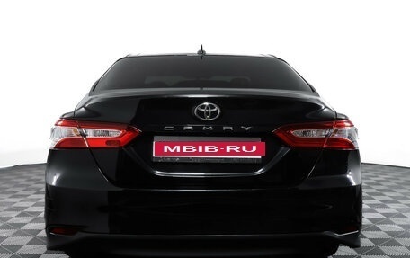 Toyota Camry, 2021 год, 2 099 000 рублей, 6 фотография