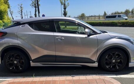 Toyota C-HR I рестайлинг, 2022 год, 1 950 000 рублей, 8 фотография