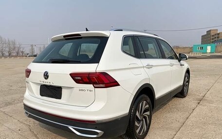 Volkswagen Tiguan II, 2022 год, 1 870 000 рублей, 4 фотография