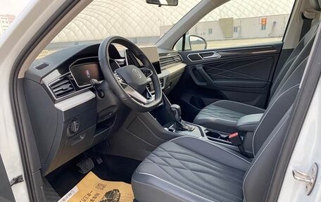 Volkswagen Tiguan II, 2022 год, 1 870 000 рублей, 7 фотография