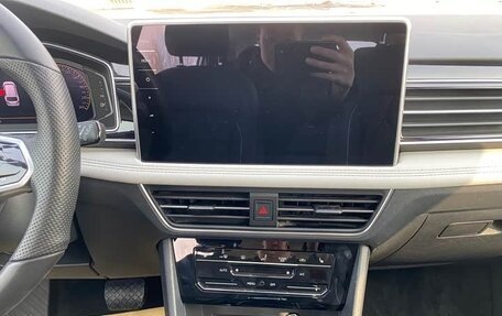 Volkswagen Tiguan II, 2022 год, 1 870 000 рублей, 12 фотография