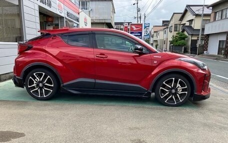 Toyota C-HR I рестайлинг, 2021 год, 2 000 000 рублей, 8 фотография