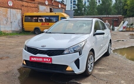 KIA Rio IV, 2021 год, 1 200 000 рублей, 1 фотография