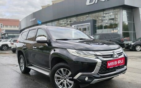 Mitsubishi Pajero Sport III рестайлинг, 2017 год, 2 850 000 рублей, 3 фотография