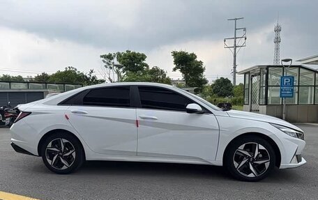 Hyundai Elantra, 2022 год, 1 240 000 рублей, 8 фотография