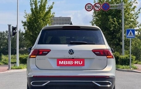 Volkswagen Tiguan II, 2022 год, 2 501 000 рублей, 5 фотография