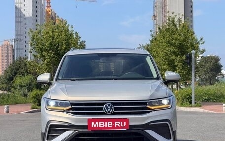 Volkswagen Tiguan II, 2022 год, 2 501 000 рублей, 2 фотография