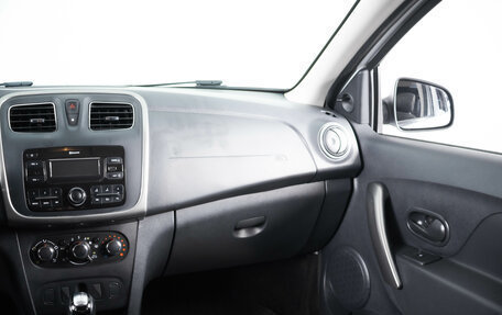Renault Logan II, 2017 год, 779 000 рублей, 14 фотография