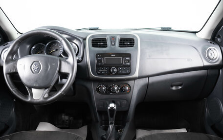 Renault Logan II, 2017 год, 779 000 рублей, 13 фотография
