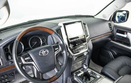 Toyota Land Cruiser 200, 2017 год, 7 300 000 рублей, 11 фотография