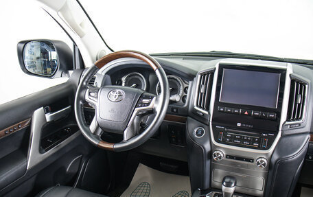 Toyota Land Cruiser 200, 2017 год, 7 300 000 рублей, 15 фотография