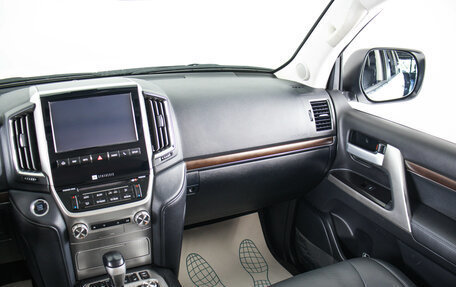 Toyota Land Cruiser 200, 2017 год, 7 300 000 рублей, 17 фотография