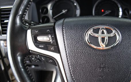 Toyota Land Cruiser 200, 2017 год, 7 300 000 рублей, 19 фотография