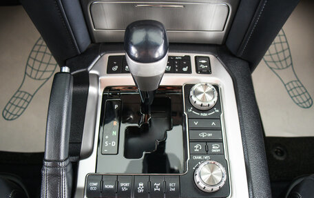 Toyota Land Cruiser 200, 2017 год, 7 300 000 рублей, 22 фотография