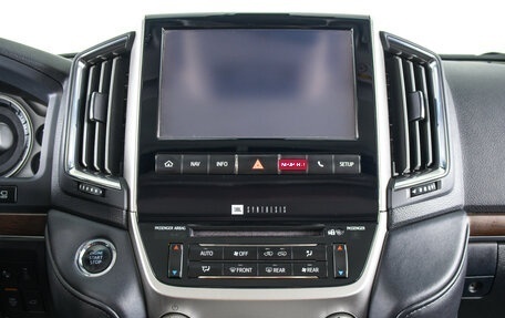 Toyota Land Cruiser 200, 2017 год, 7 300 000 рублей, 21 фотография