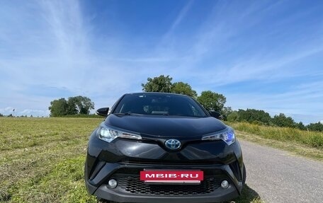 Toyota C-HR I рестайлинг, 2019 год, 2 340 000 рублей, 2 фотография