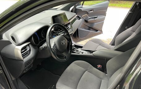 Toyota C-HR I рестайлинг, 2019 год, 2 340 000 рублей, 9 фотография