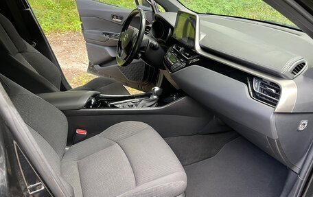 Toyota C-HR I рестайлинг, 2019 год, 2 340 000 рублей, 14 фотография