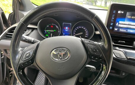 Toyota C-HR I рестайлинг, 2019 год, 2 340 000 рублей, 21 фотография