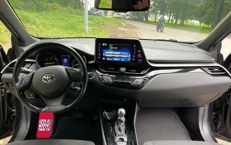 Toyota C-HR I рестайлинг, 2019 год, 2 340 000 рублей, 23 фотография