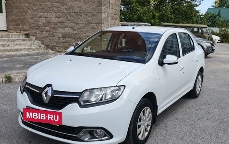 Renault Logan II, 2018 год, 950 000 рублей, 3 фотография