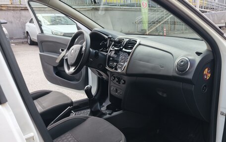 Renault Logan II, 2018 год, 950 000 рублей, 10 фотография
