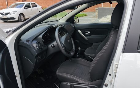 Renault Logan II, 2018 год, 950 000 рублей, 11 фотография