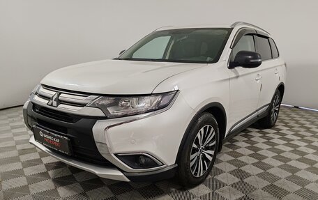 Mitsubishi Outlander III рестайлинг 3, 2016 год, 1 649 000 рублей, 1 фотография