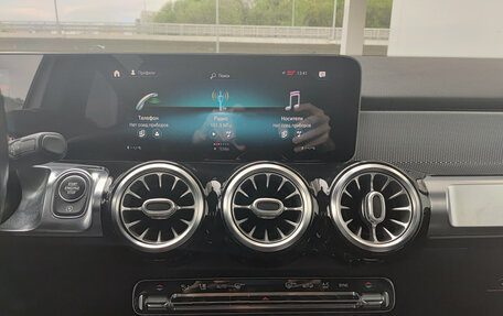 Mercedes-Benz GLB, 2019 год, 2 740 000 рублей, 15 фотография