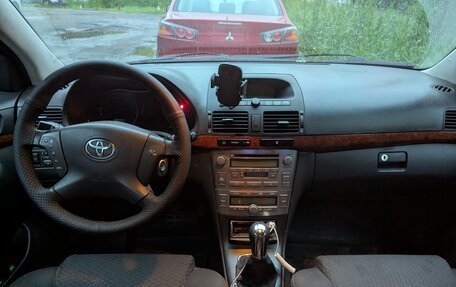 Toyota Avensis III рестайлинг, 2005 год, 385 000 рублей, 5 фотография