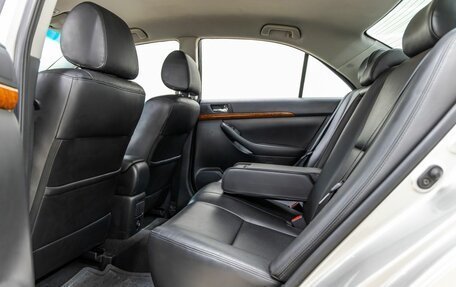 Toyota Avensis III рестайлинг, 2006 год, 1 038 000 рублей, 36 фотография